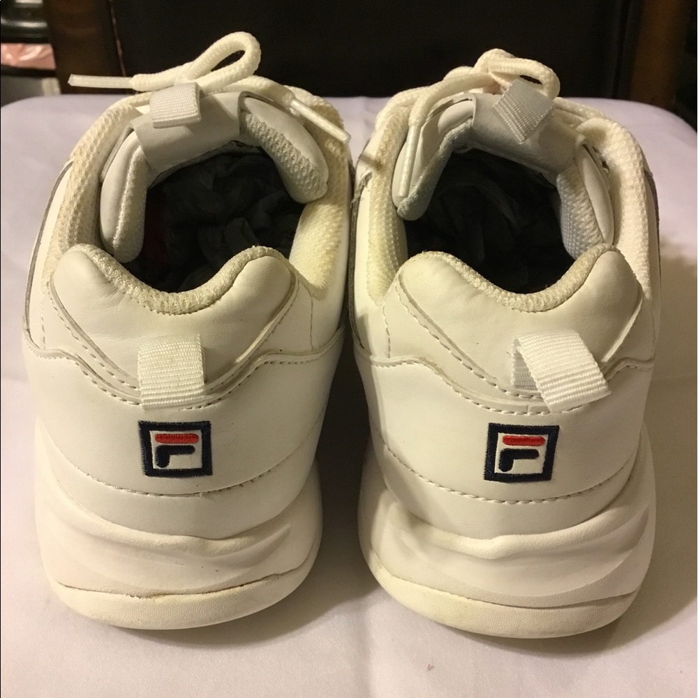 Women’s White Fila Sneakers Size 8.5 - Picture 3 of 6